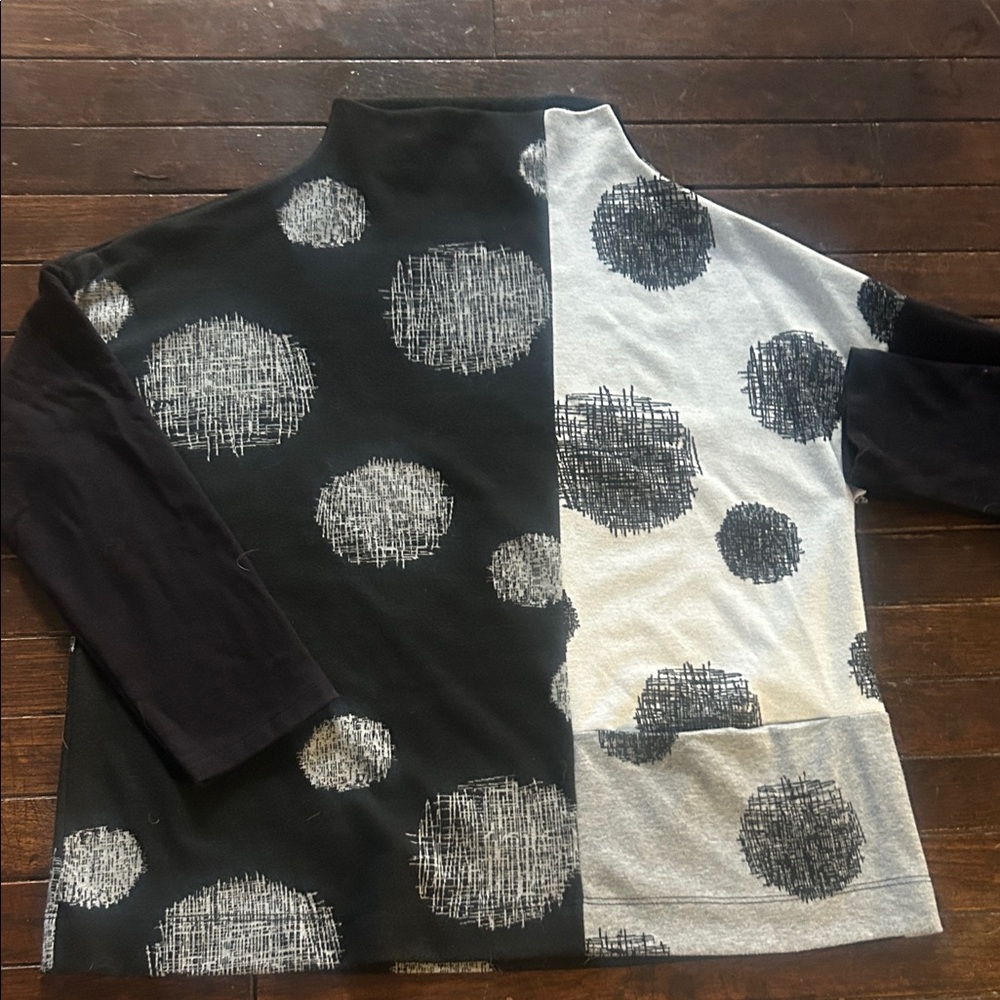 Chalet Black and Gray Knit Tunic